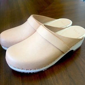 NEW BRYR low heel clogs. Size 38/7.5